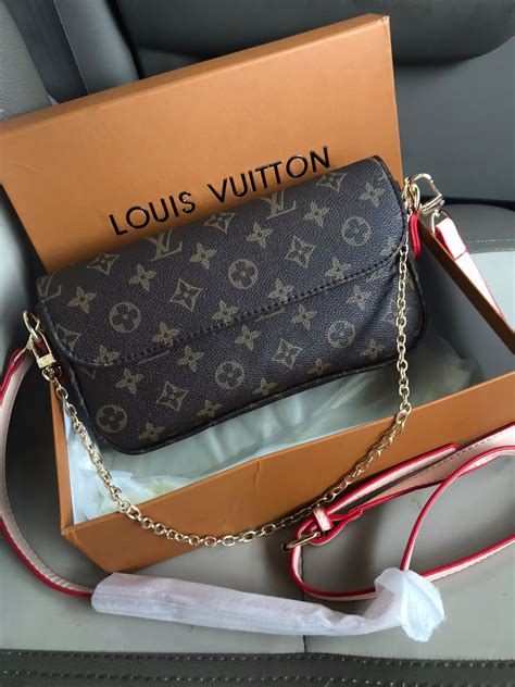 Products by Louis Vuitton: Wallet On Chain Ivy